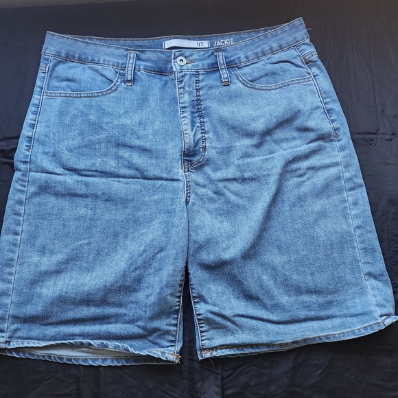 !it jeans Blue Women's Denim Bermudas - Picture 1 of 8